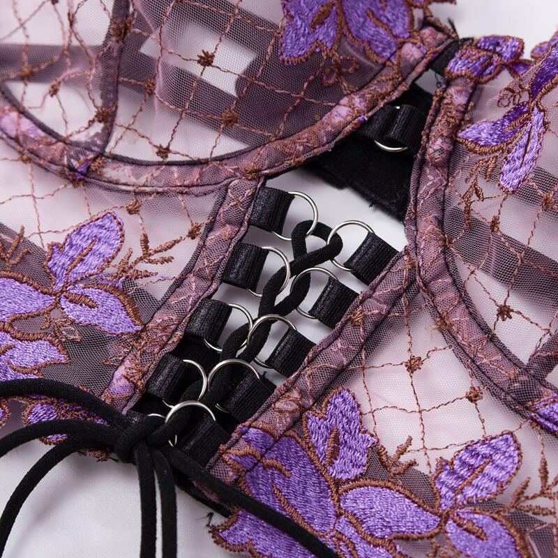 Completo intimo in pizzo con volant