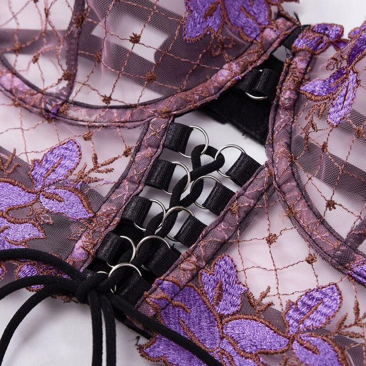Completo intimo in pizzo con volant