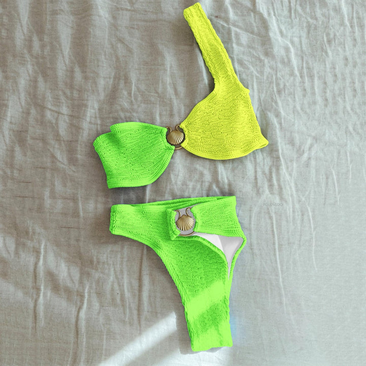 Costume da bagno a due pezzi in tessuto rigato monospalla con vita alta e dettagli a conchiglia