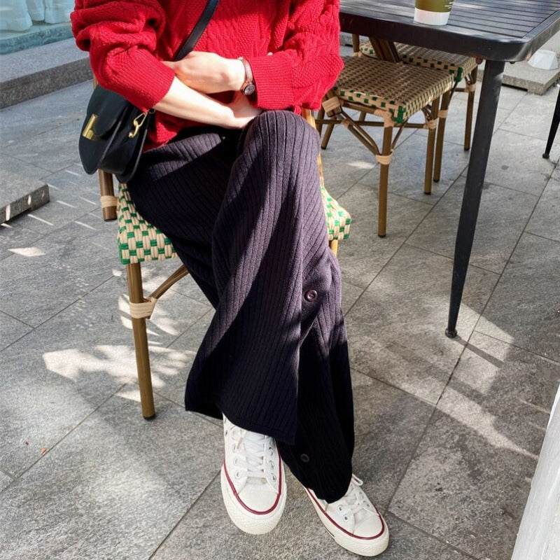 Pantaloni in denim comodi con bottoni alle caviglie