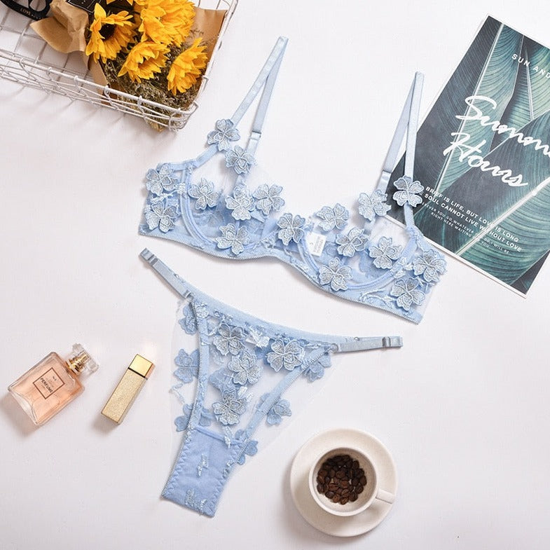Completo intimo con finiture floreali