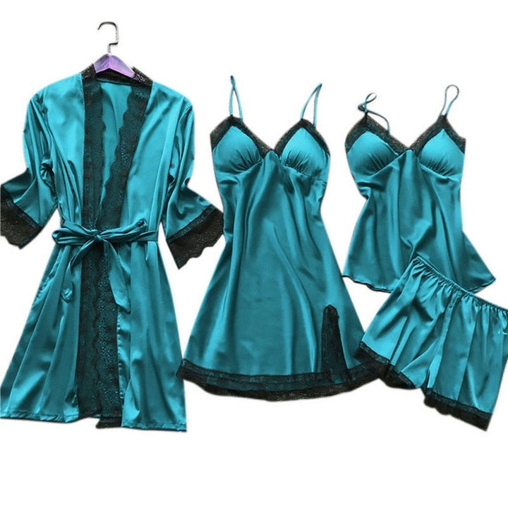 Completo pigiama in raso con pizzo decorativo