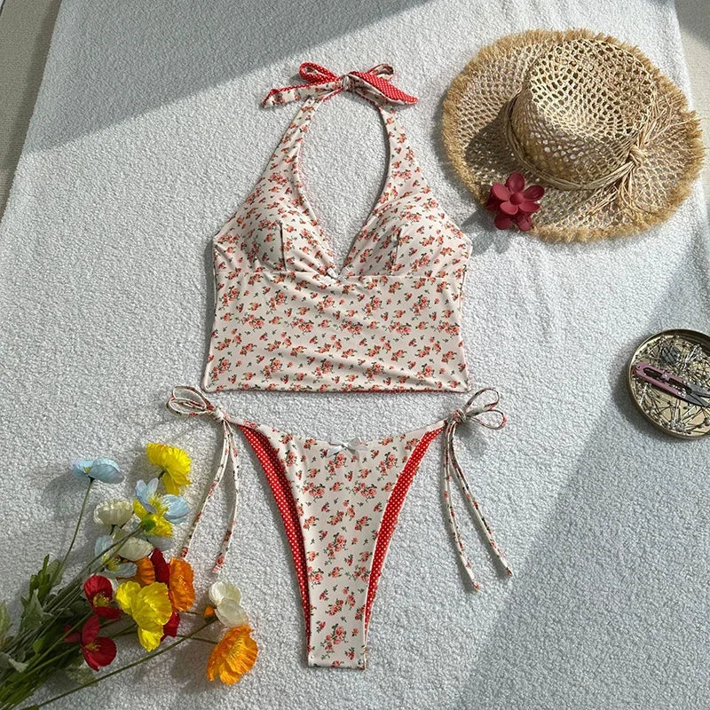 Costume da bagno con top annodata al collo