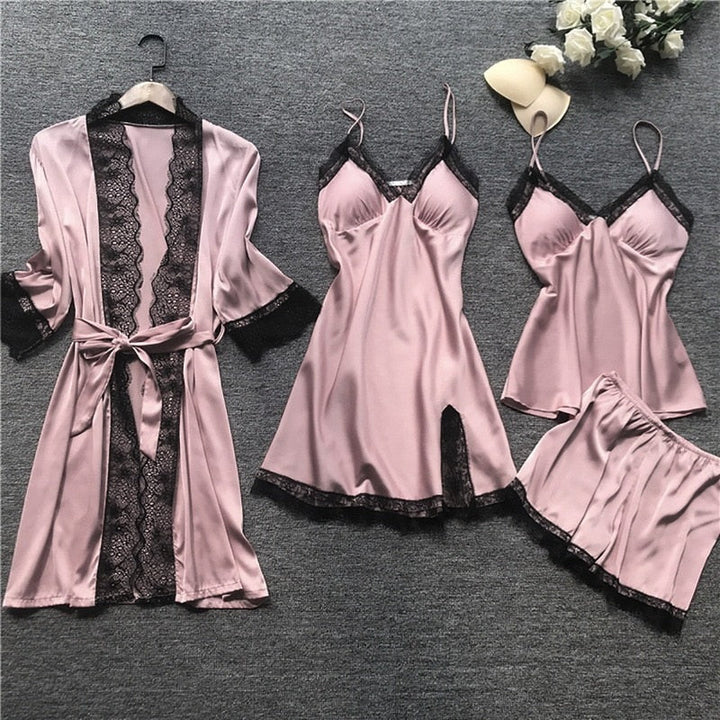 Completo pigiama in raso con pizzo decorativo