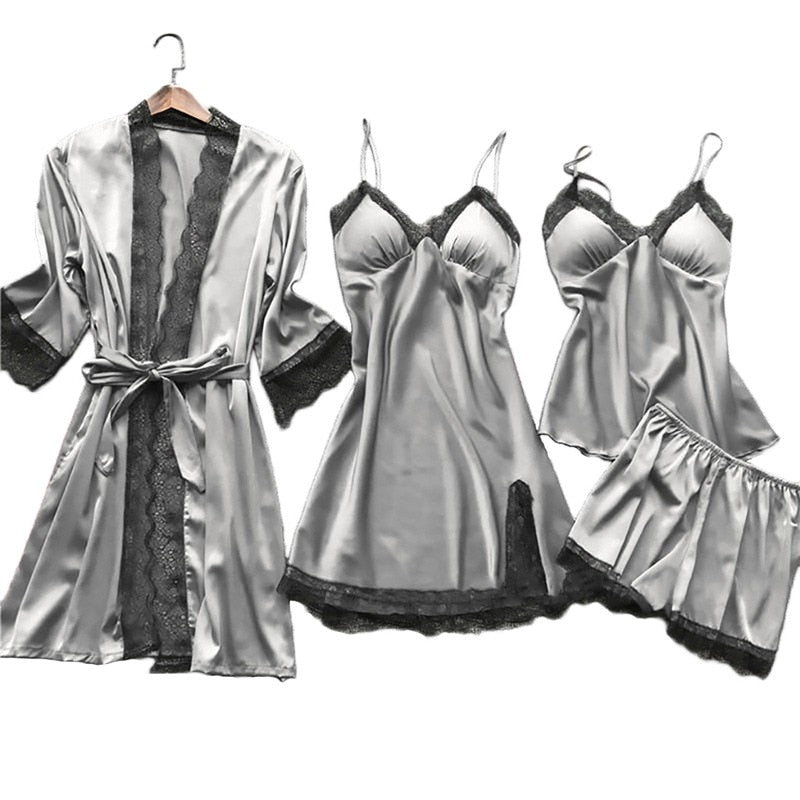 Completo pigiama in raso con pizzo decorativo