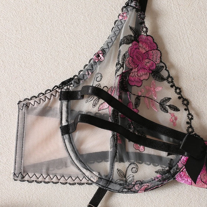 Completo intimo ricamato