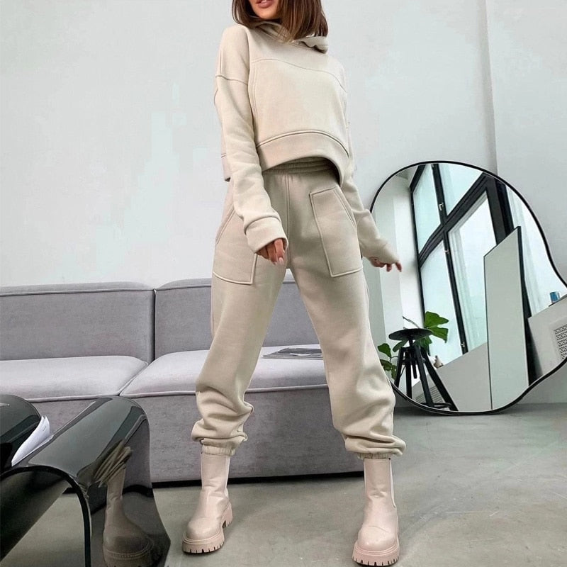 Completo abbigliamento homewear in felpa