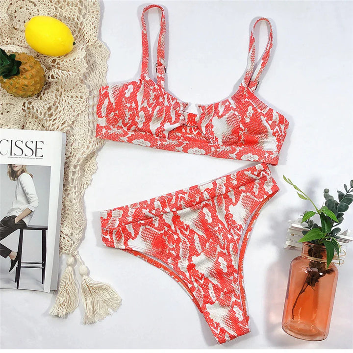 Bikini 2 pezzi con scollature trendy