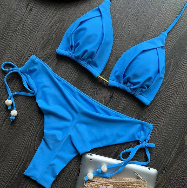 Bikini con cordini decorativi