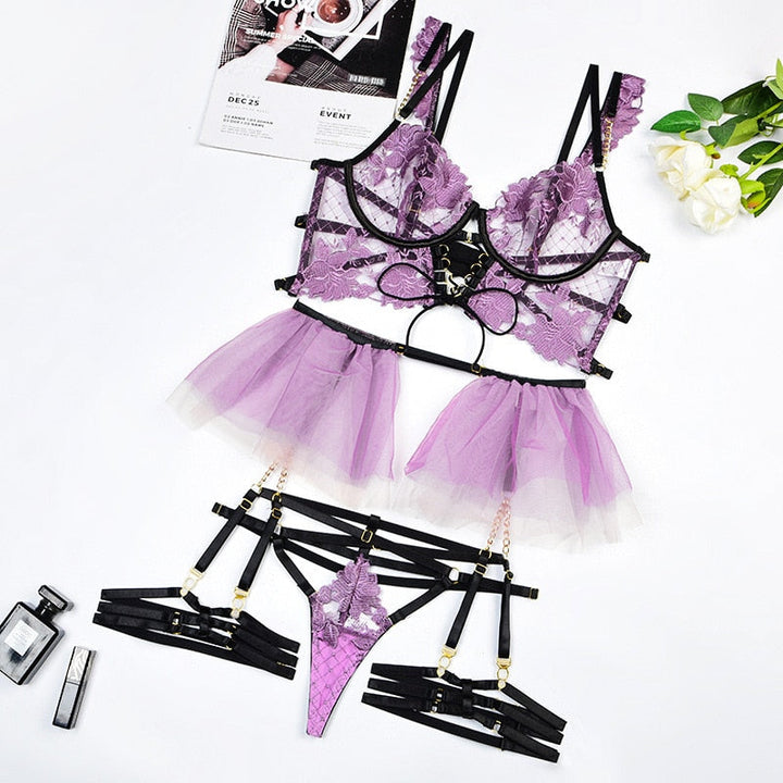 Completo intimo in pizzo con volant