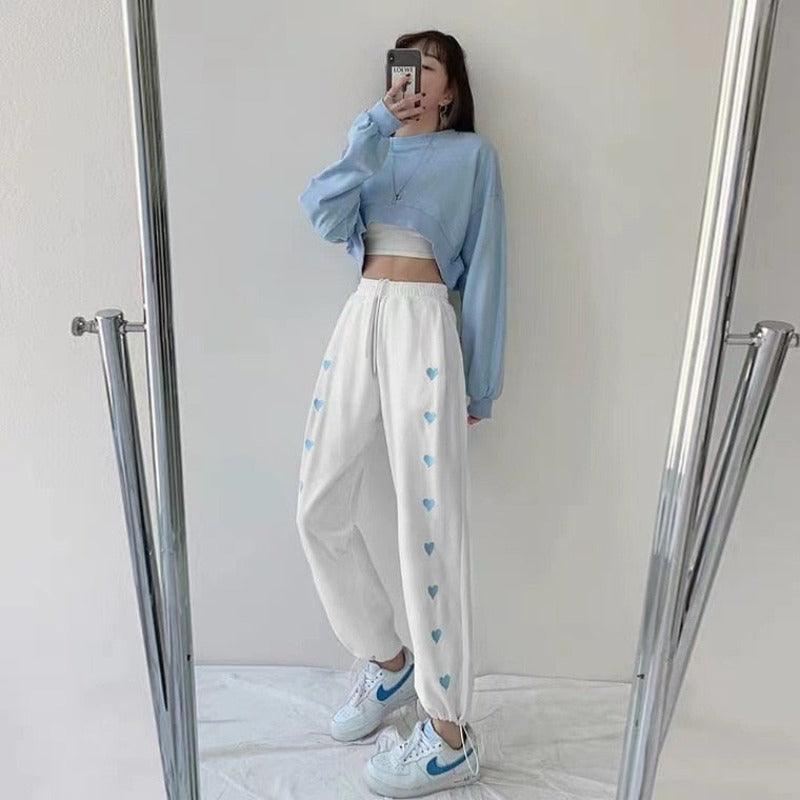 Pantaloni tuta comodi con cuoricini