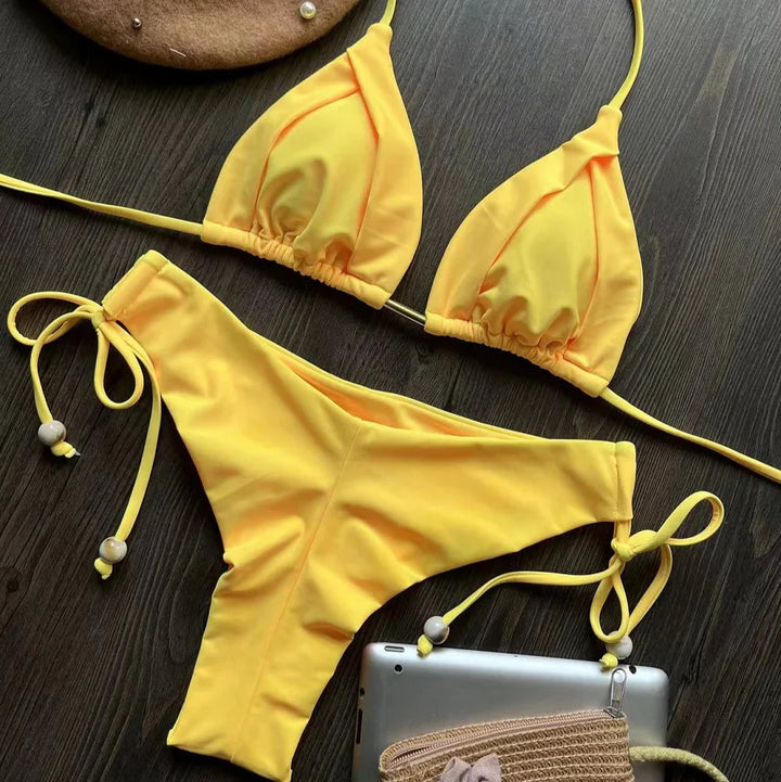 Bikini con cordini decorativi