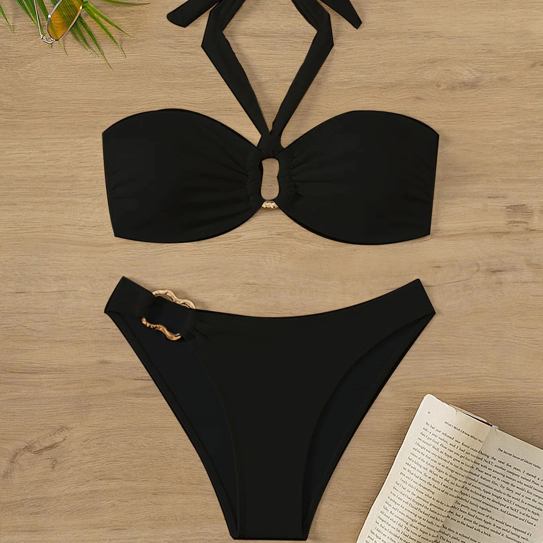 Costume da bagno con anello metallico