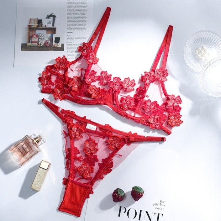 Completo intimo con finiture floreali