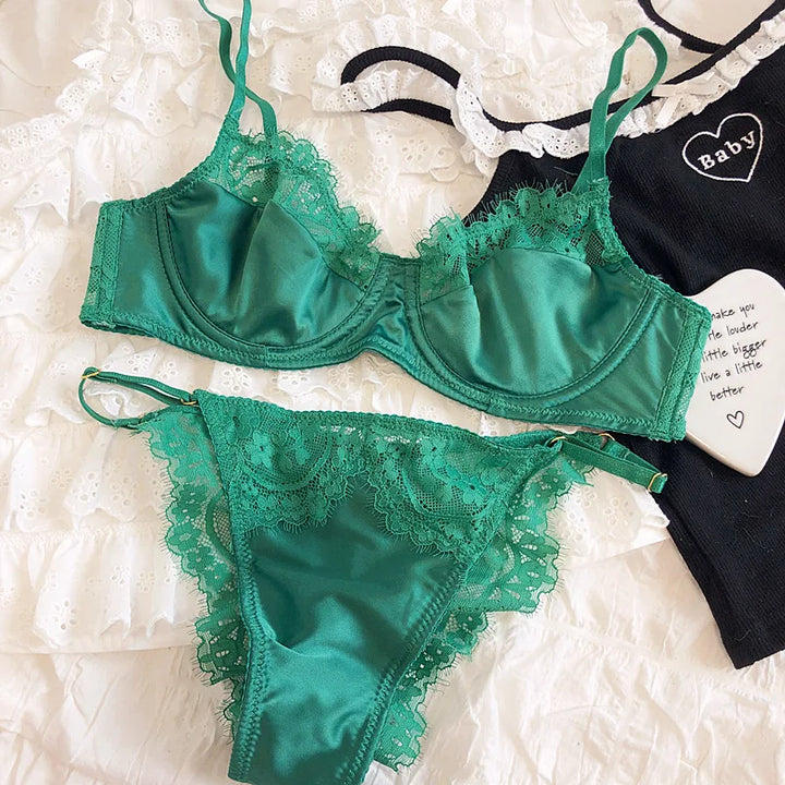 Completo intimo con finiture in pizzo