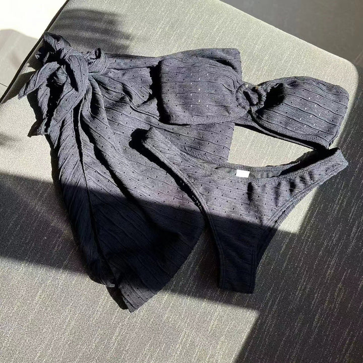 Set spiaggia, costume da bagno e gonna