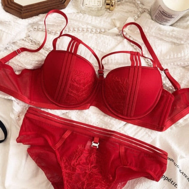 Set intimo con strisce decorative nello scollo