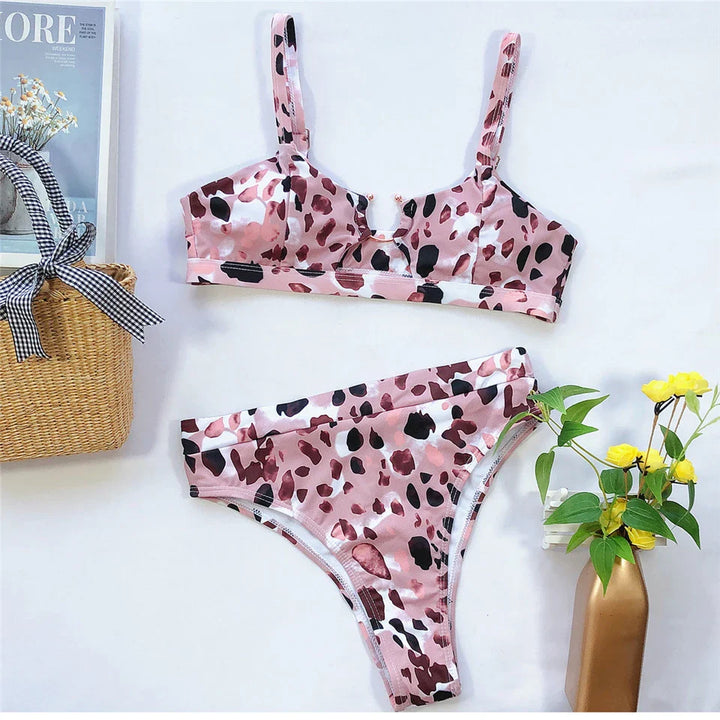 Bikini 2 pezzi con scollature trendy
