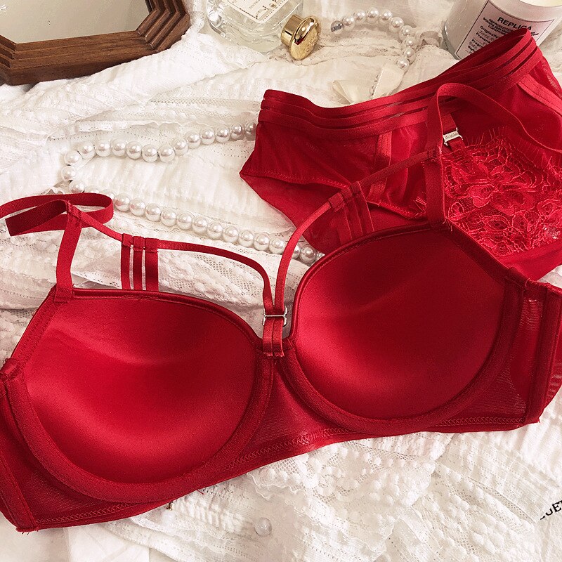 Set intimo con strisce decorative nello scollo