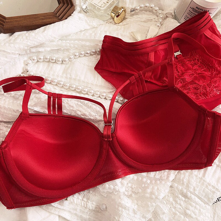 Set intimo con strisce decorative nello scollo