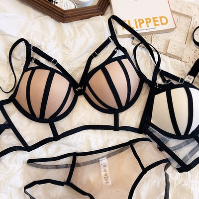 Completo intimo con semi-corsetto