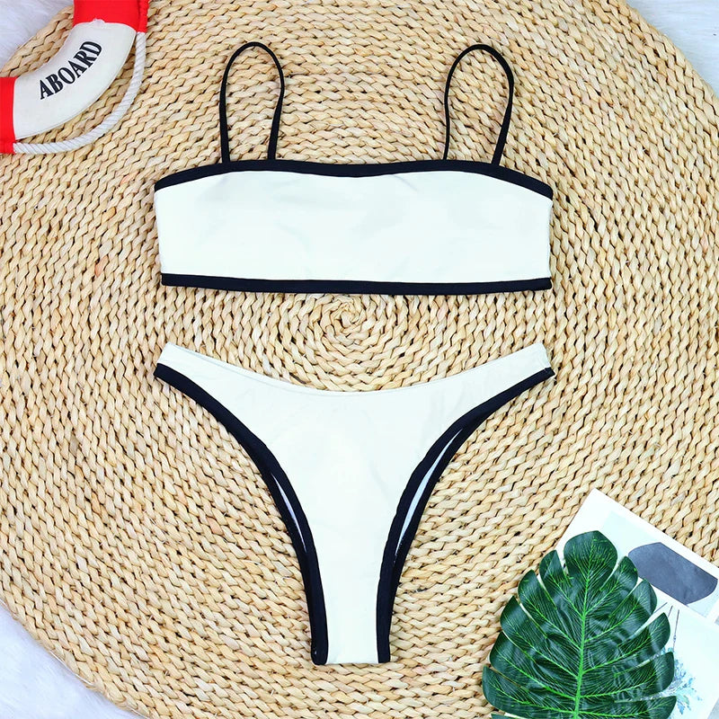 Costume da bagno minimalista