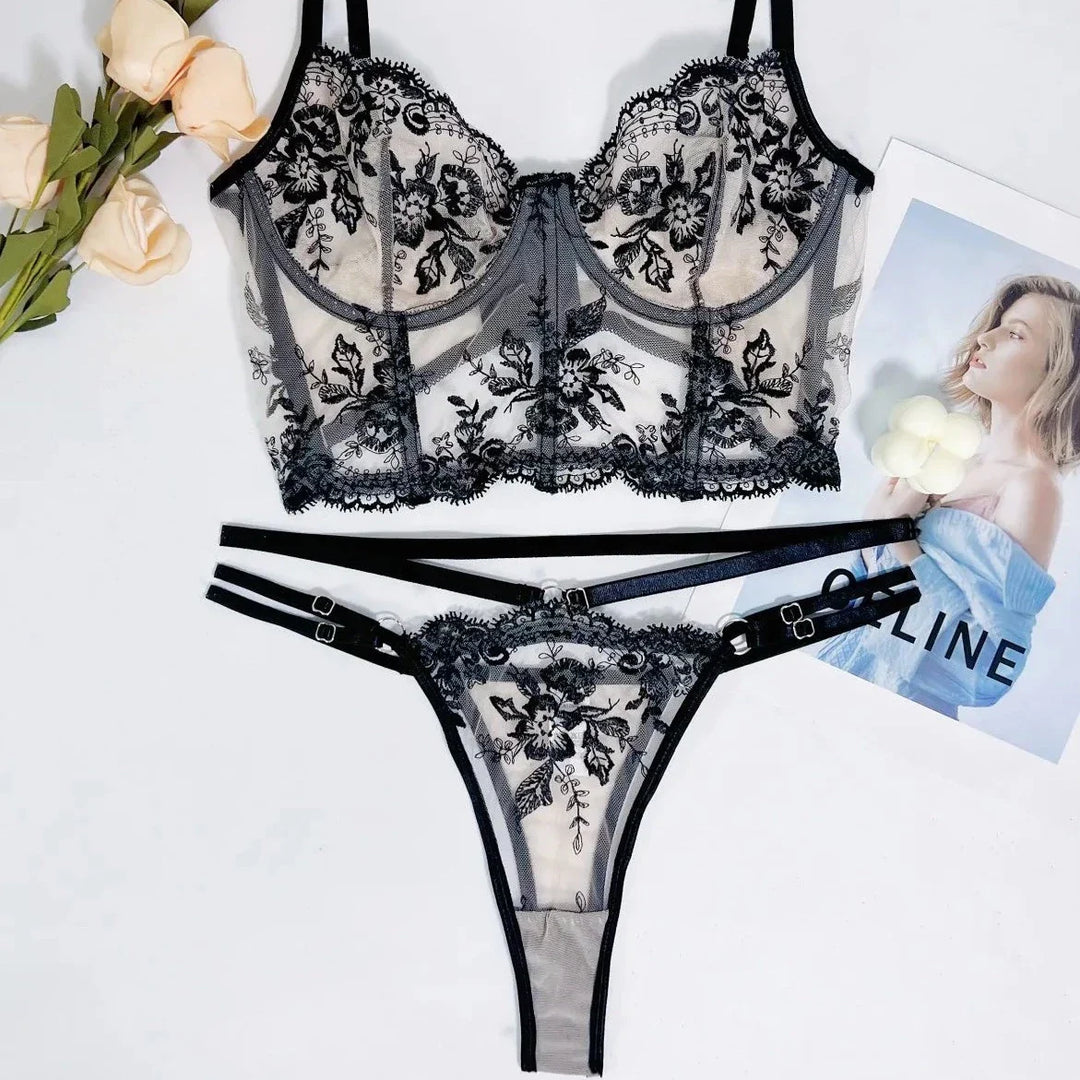 Completo intimo trasparente con semi-corsetto
