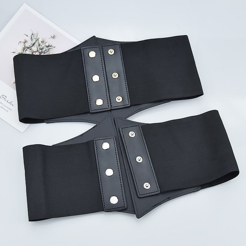 Corsetto ampio con chiusura decorativa
