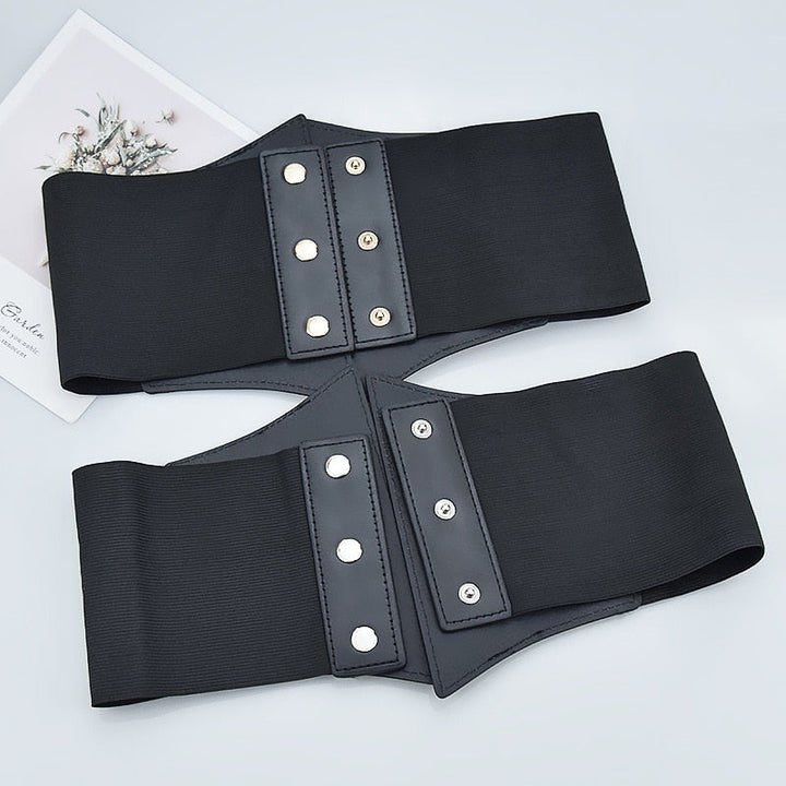 Corsetto ampio con chiusura decorativa