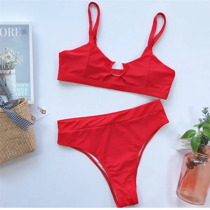 Bikini 2 pezzi con scollature trendy