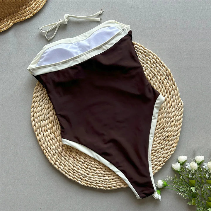 Elegante costume da bagno intero