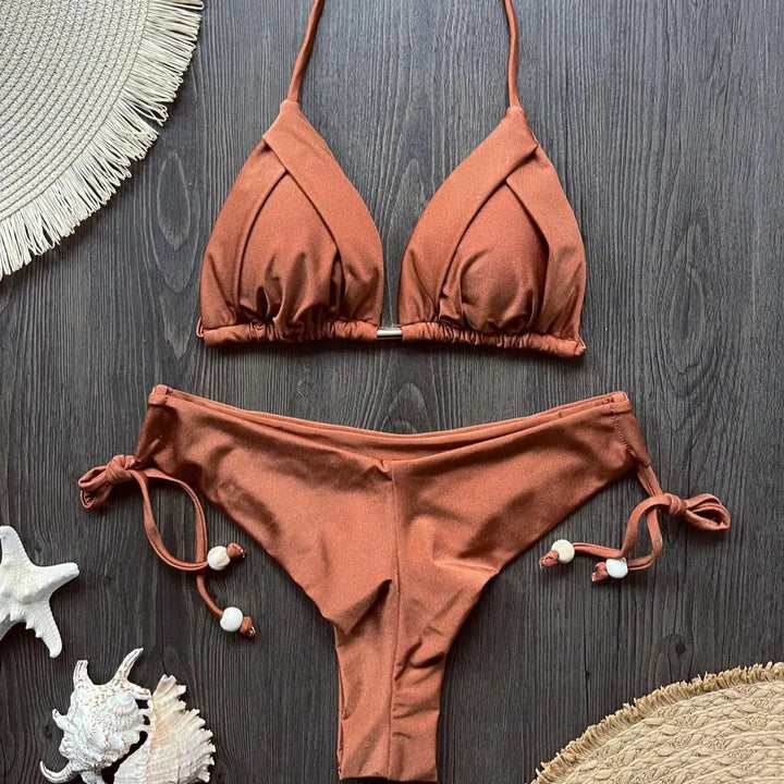 Bikini con cordini decorativi