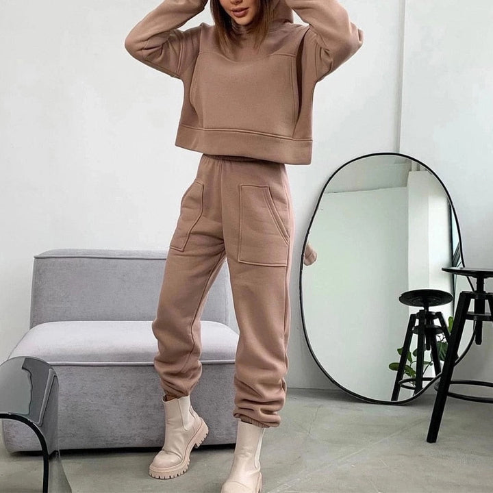 Completo abbigliamento homewear in felpa