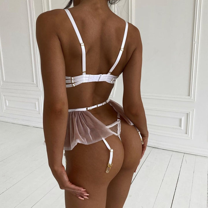 Completo intimo a rete in 3 pezzi con delicato motivo floreale