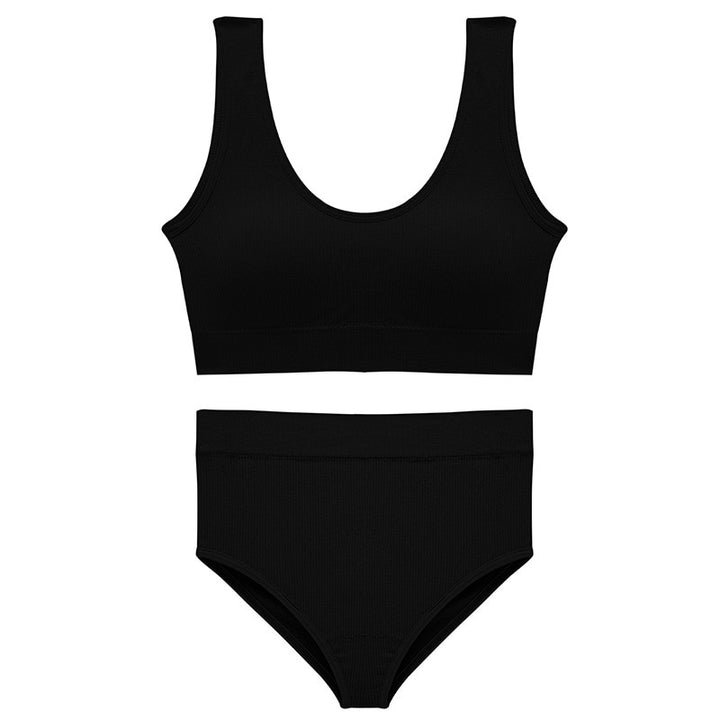 Un completo sportivo con spalline larghe