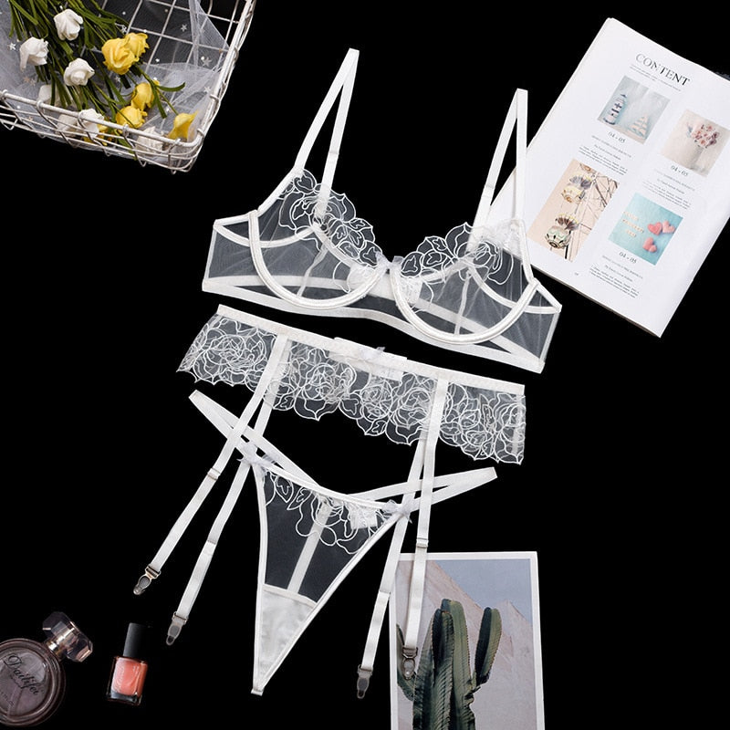Completo intimo 3 pezzi con motivo a rose