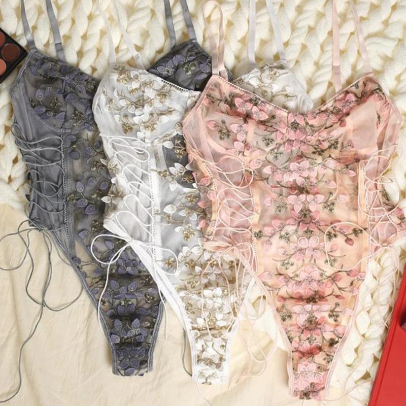 Body con ricamo floreale