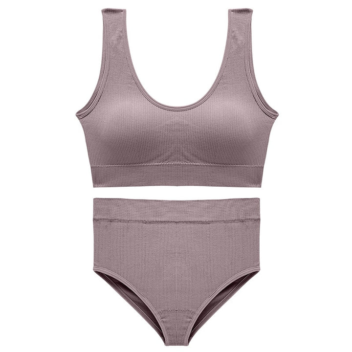Un completo sportivo con spalline larghe