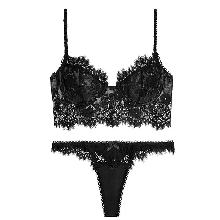 Un set di biancheria intima di pizzo con un top a corsetto