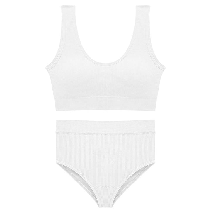 Un completo sportivo con spalline larghe